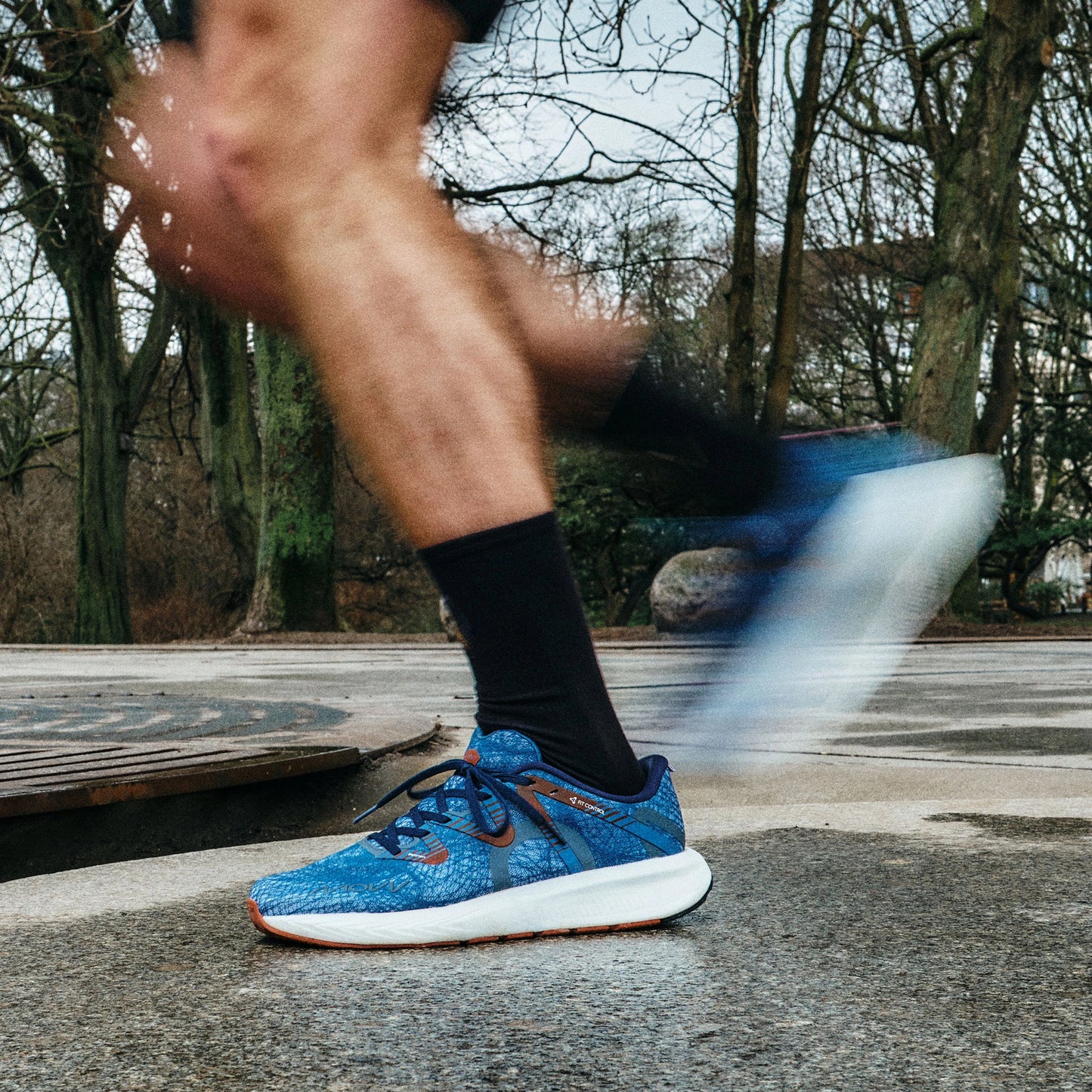 MOVV Nostara Herren Lake Schuh, Seitenansicht, blaues Leder, schlankes Design